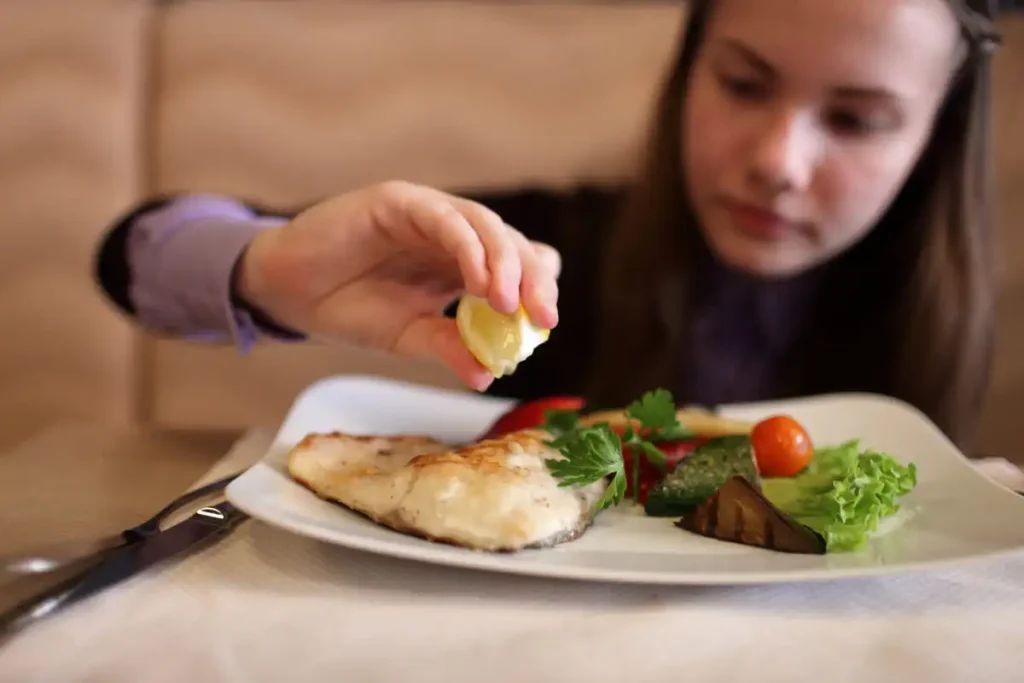 Çocuk gelişiminde balığın önemli, omega-3 yağ asitlerinin beyin gelişimine olan katkıları ve diğer besin değerleri hakkında bilgiler.