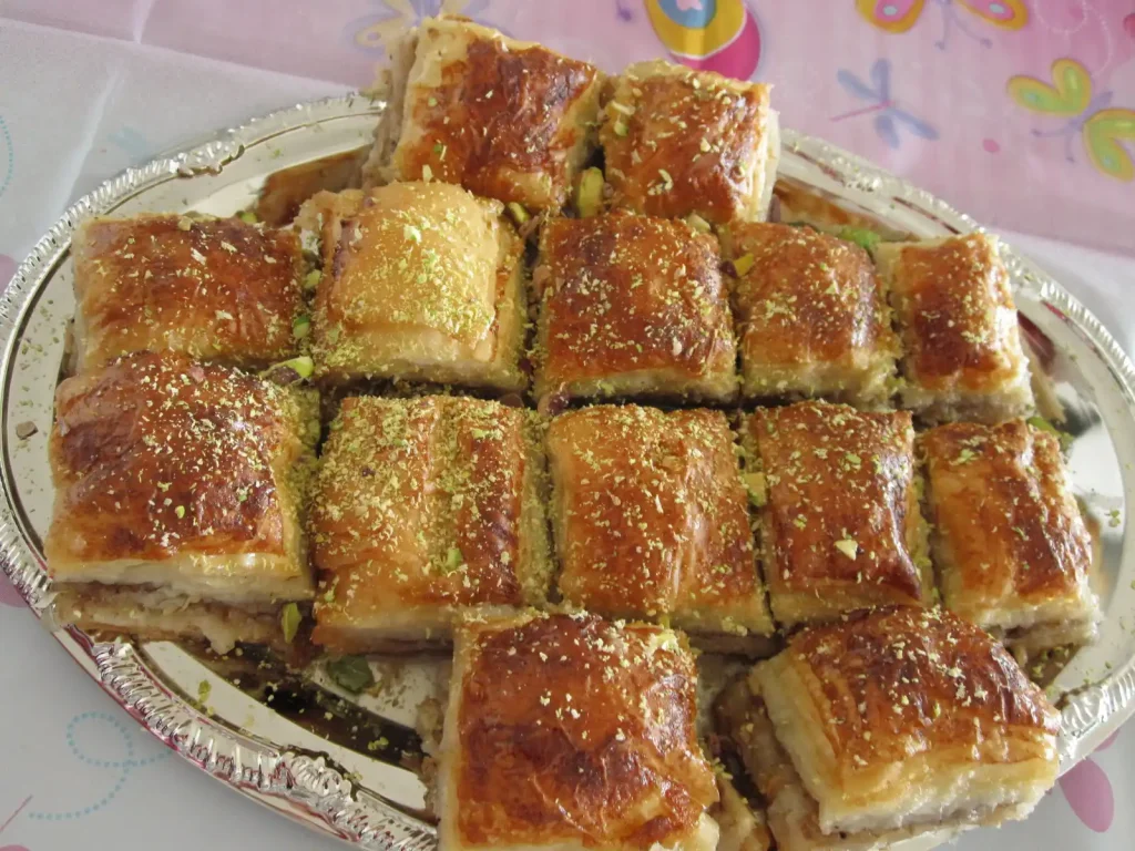 Evde kolay baklava yapımı için pratik tariflerimizle tanışın. Şimdi deneyin, lezzetli sonuçlar alın!