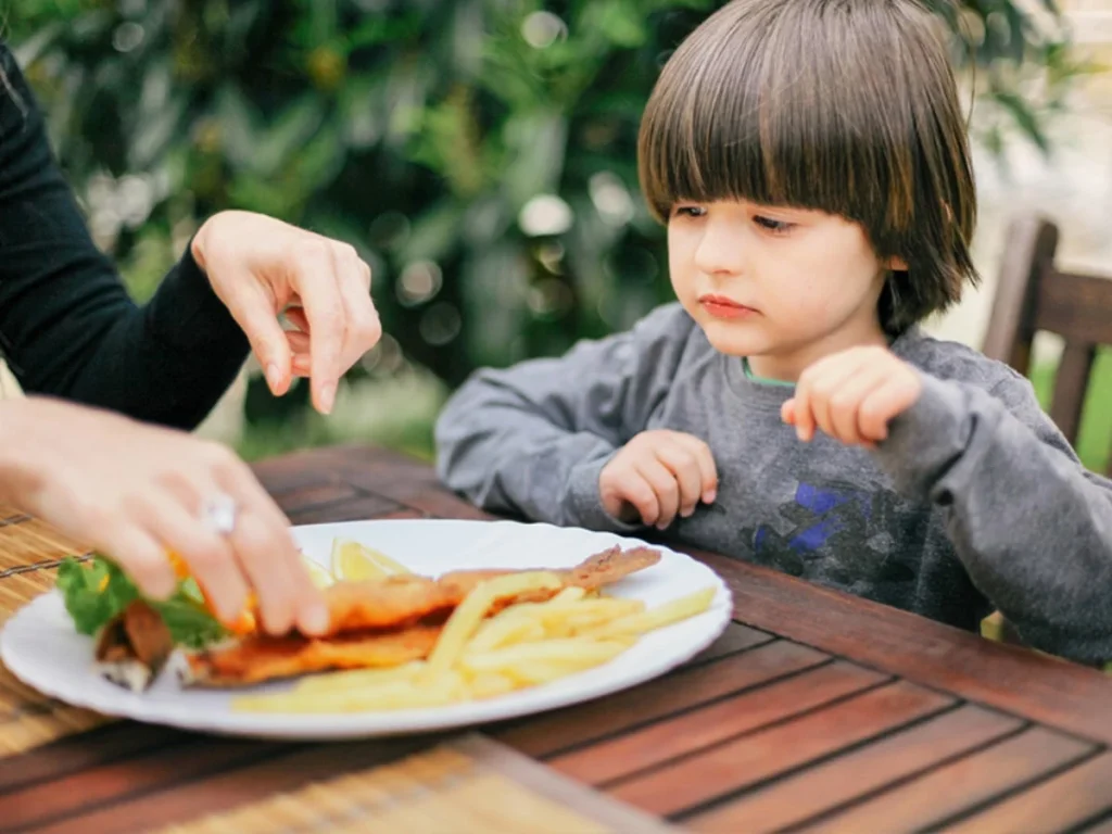 Çocuk gelişiminde balığın önemli, omega-3 yağ asitlerinin beyin gelişimine olan katkıları ve diğer besin değerleri hakkında bilgiler.