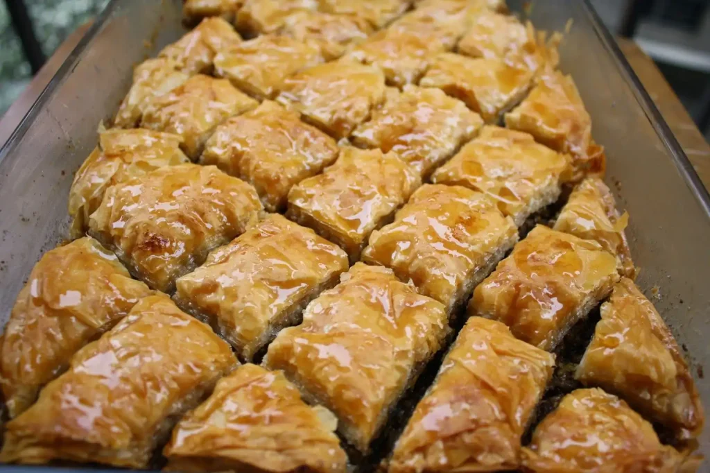 Evde kolay baklava yapımı için pratik tariflerimizle tanışın. Şimdi deneyin, lezzetli sonuçlar alın!