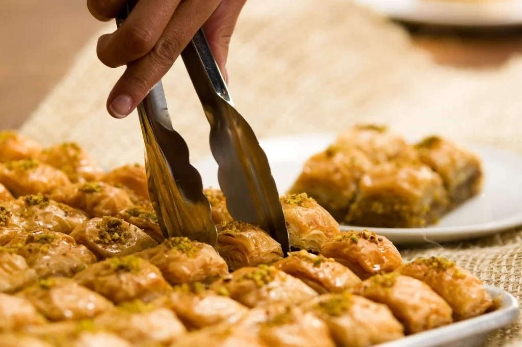 Evde kolay baklava tarifi ve yapımı için pratik tariflerimizle tanışın. Şimdi deneyin, lezzetli sonuçlar alın!